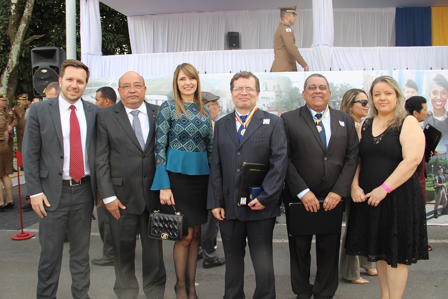 Equipe do TCEMG com os homenageados (Foto: Karina Camargos Coutinho)